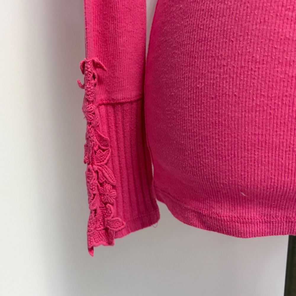 Hollister Henley Top Size M Pink Long Sleeve Ribbed Crochet AppliCuff Trim Y2K - Picture 3 of 9